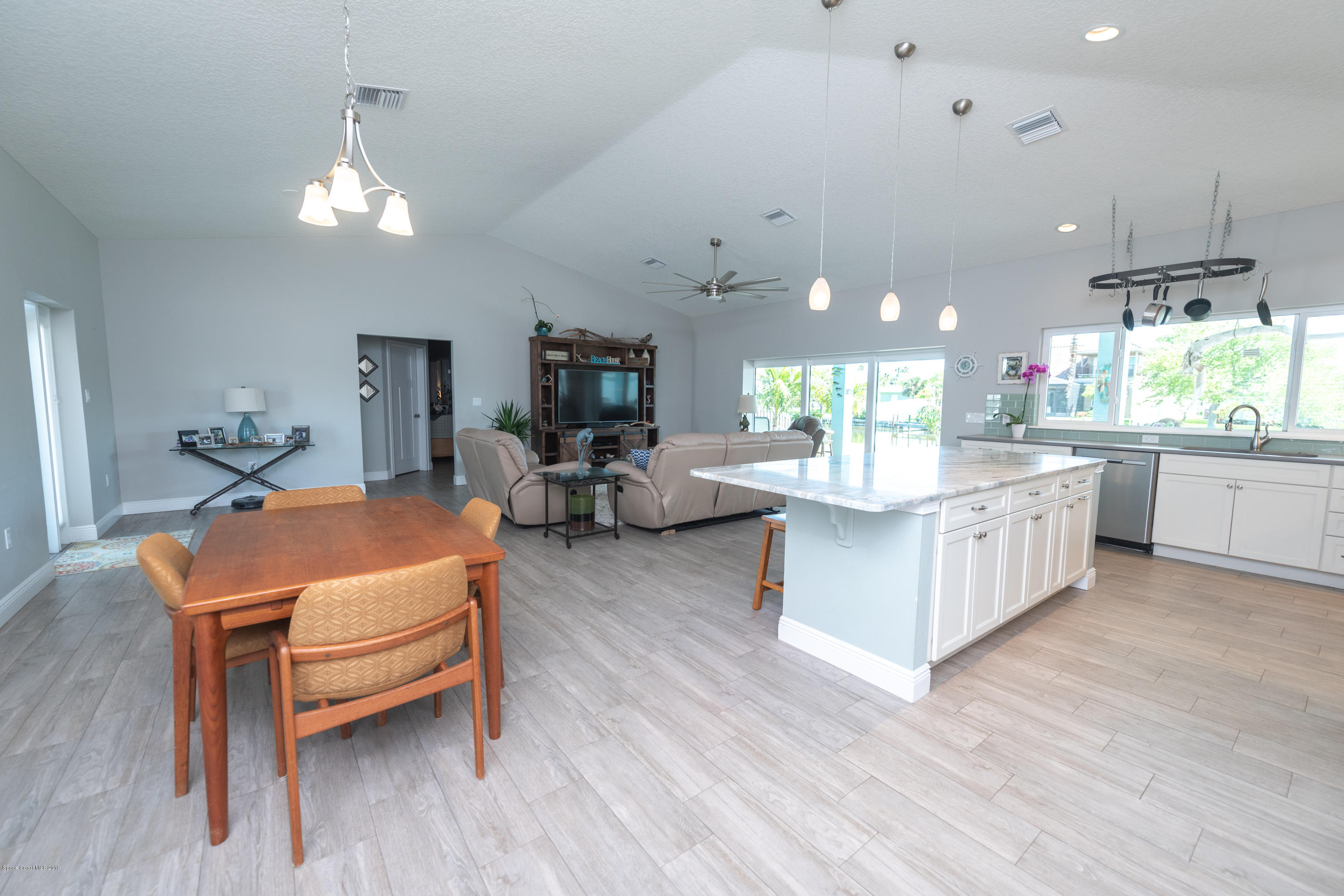 127 Deleon Road Cocoa Beach, FL 32931 - Photo 10 of 31 127DeLeon-66