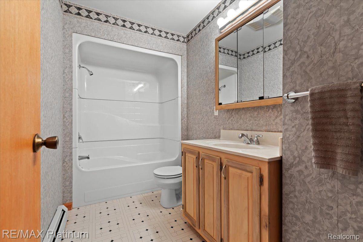 2606 Sexton Road Howell, MI 48843 - Photo 23 of 43 Main Full Bath.