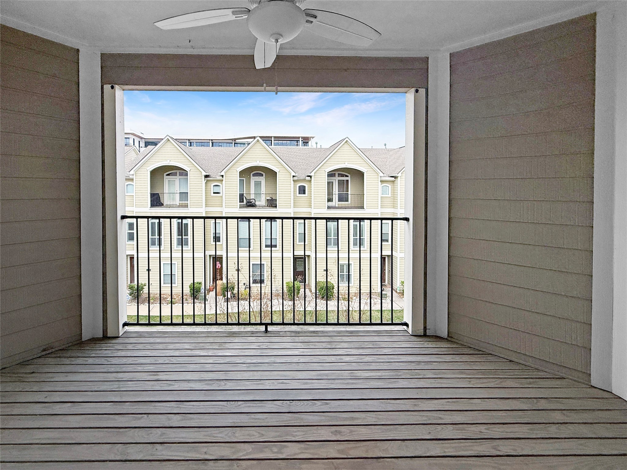 1263 West 17th Street Houston, TX 77008 - Photo 11 of 17 a view of a house with a balcony