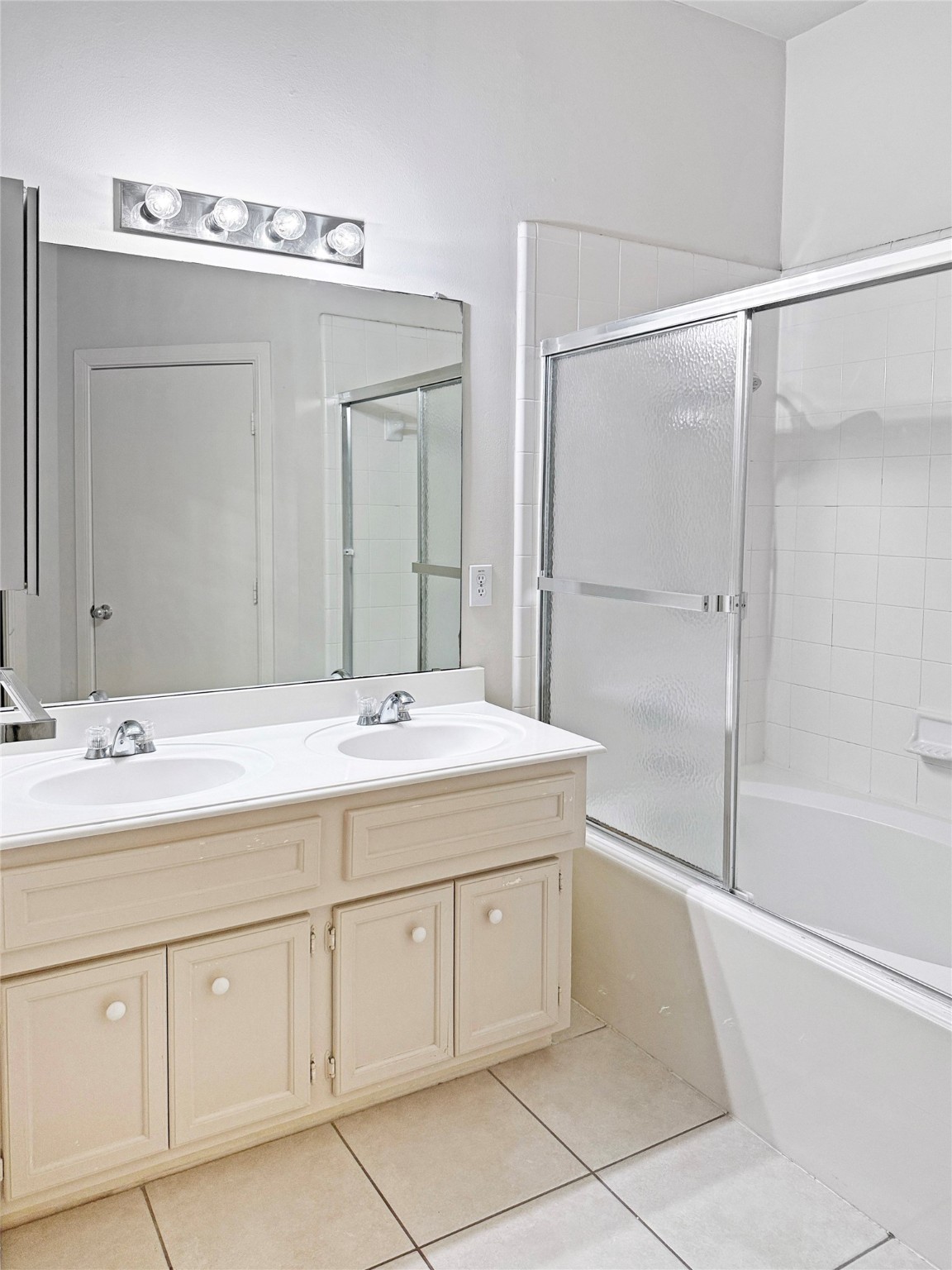 1263 West 17th Street Houston, TX 77008 - Photo 13 of 17 a bathroom with a sink and a mirror