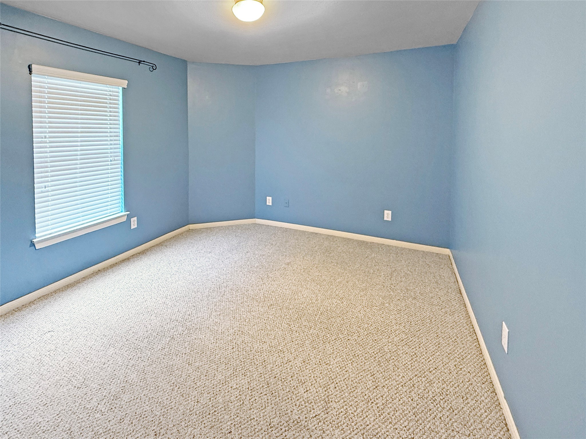 1263 West 17th Street Houston, TX 77008 - Photo 15 of 17 an empty room with windows