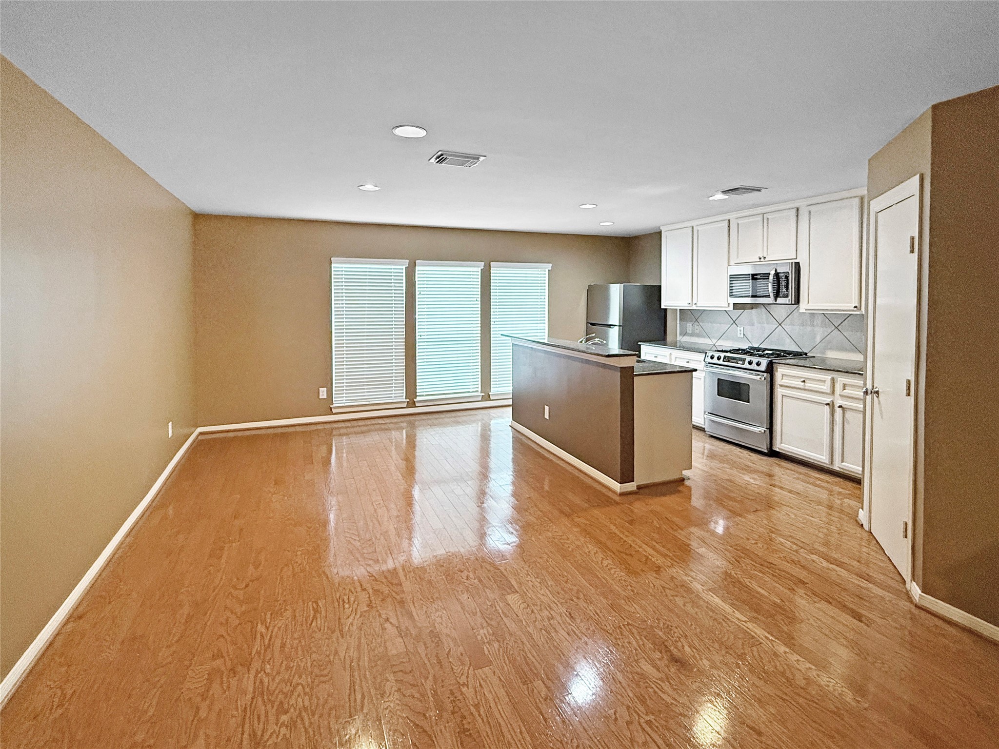 1263 West 17th Street Houston, TX 77008 - Photo 2 of 17 a view of kitchen with wooden floor