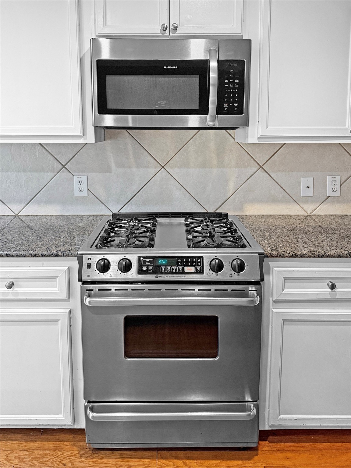 1263 West 17th Street Houston, TX 77008 - Photo 5 of 17 a stove top oven sitting inside of a kitchen