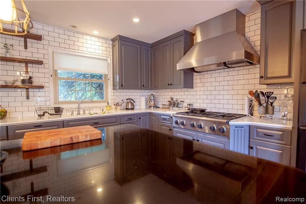 25236 Hopkins Road Farmington Hills, MI 48335 - Photo 18 of 53