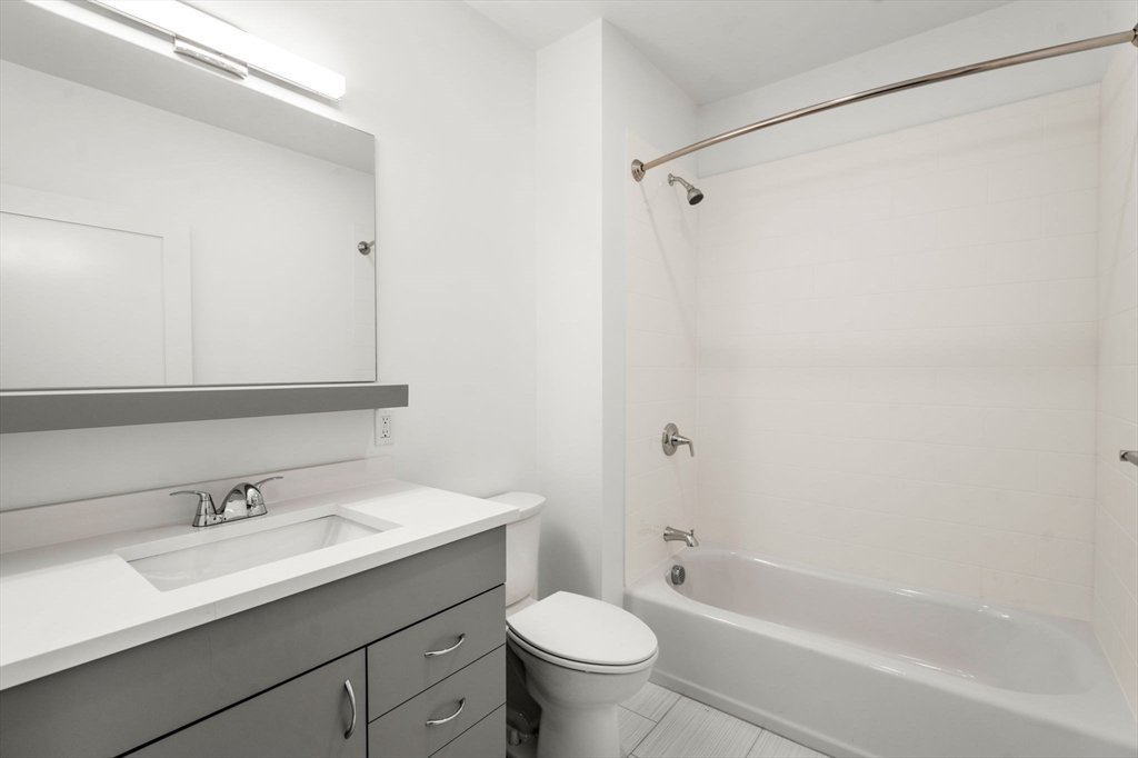 40 Centre Street, Unit 302 Brookline, MA 02446 - Photo 4 of 7