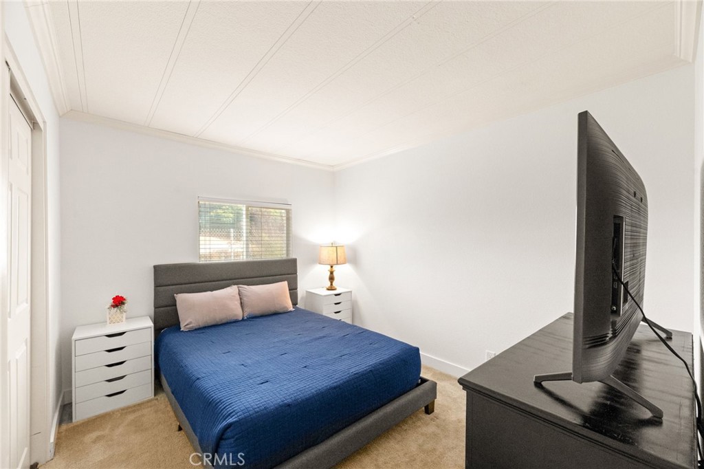 33653 Windmill Road Wildomar, CA 92595 - Photo 37 of 66 a bedroom with a bed and a window