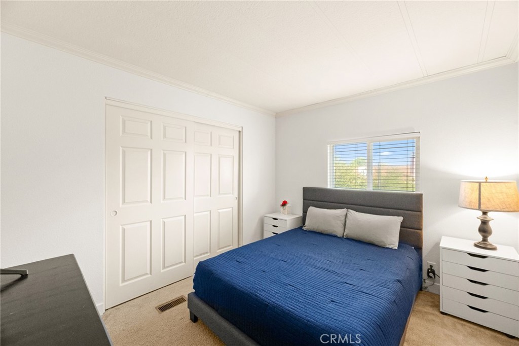 33653 Windmill Road Wildomar, CA 92595 - Photo 38 of 66 a bedroom with a bed and a lamp