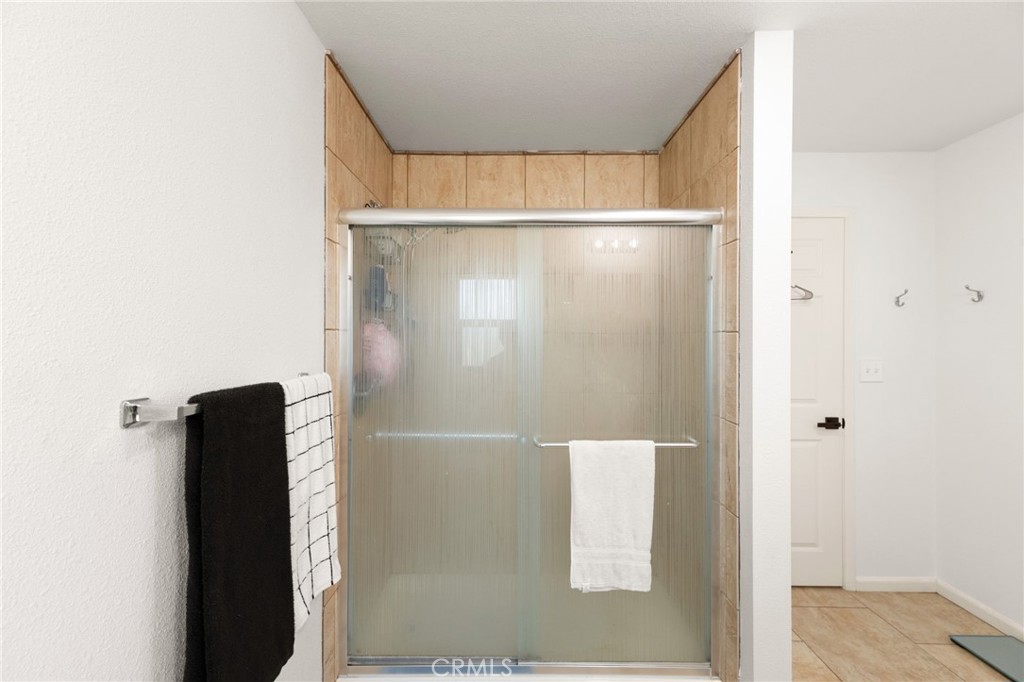 33653 Windmill Road Wildomar, CA 92595 - Photo 44 of 66 a bathroom with a glass shower door