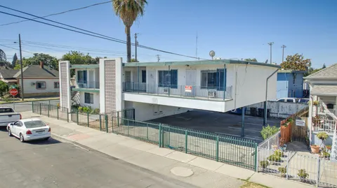 a view of a car park in front of house