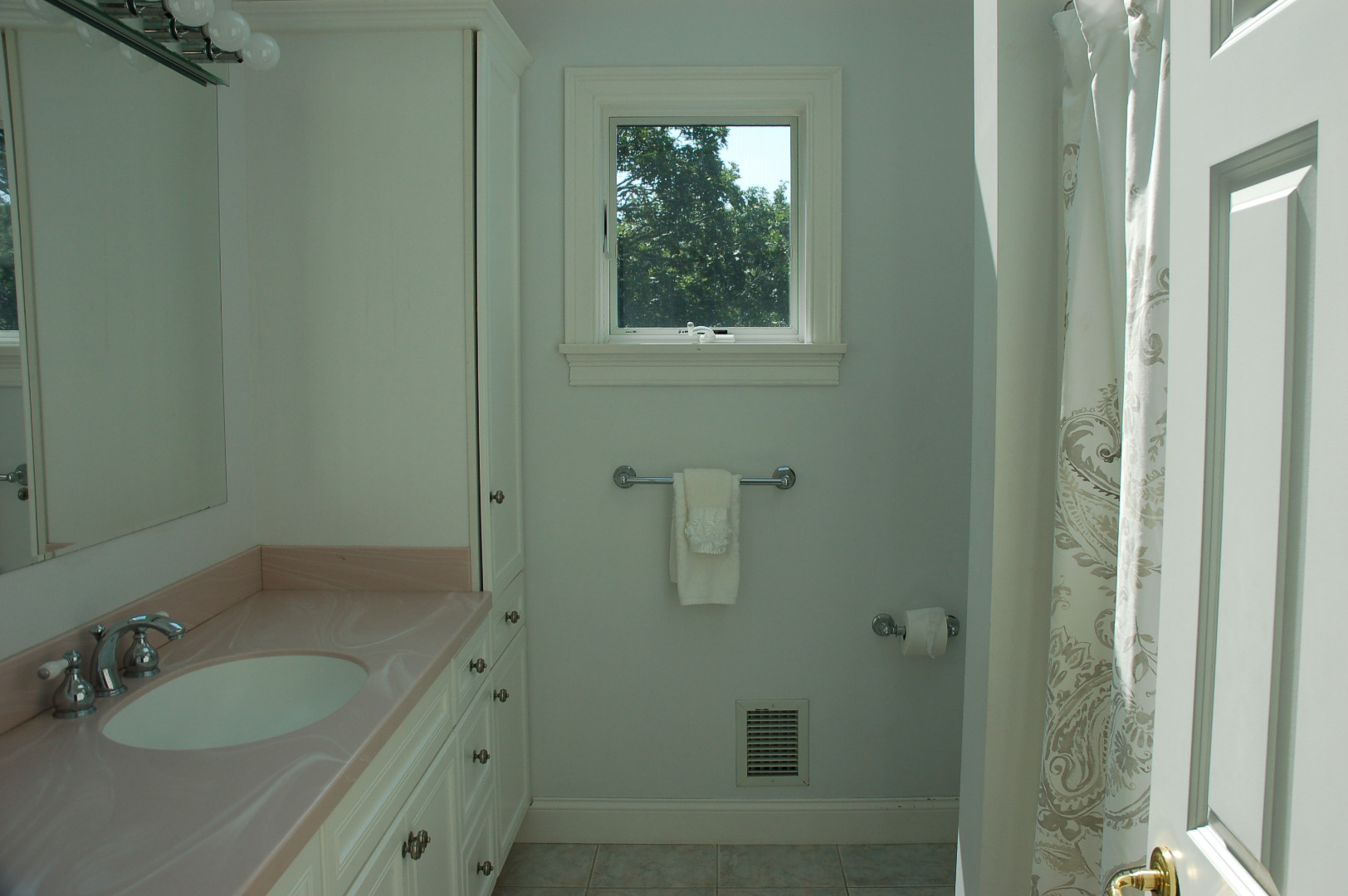 18 Dodgers Hole Road Edgartown, MA 02539 - Photo 48 of 72 Bathroom with Tub/Shower