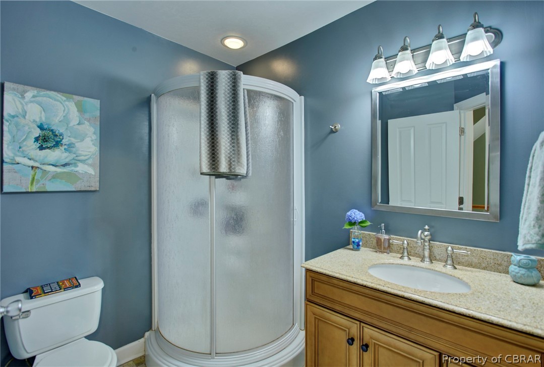 7606 Catlett Road Gloucester, VA 23061 - Photo 27 of 39 Second Floor Full Bathroom