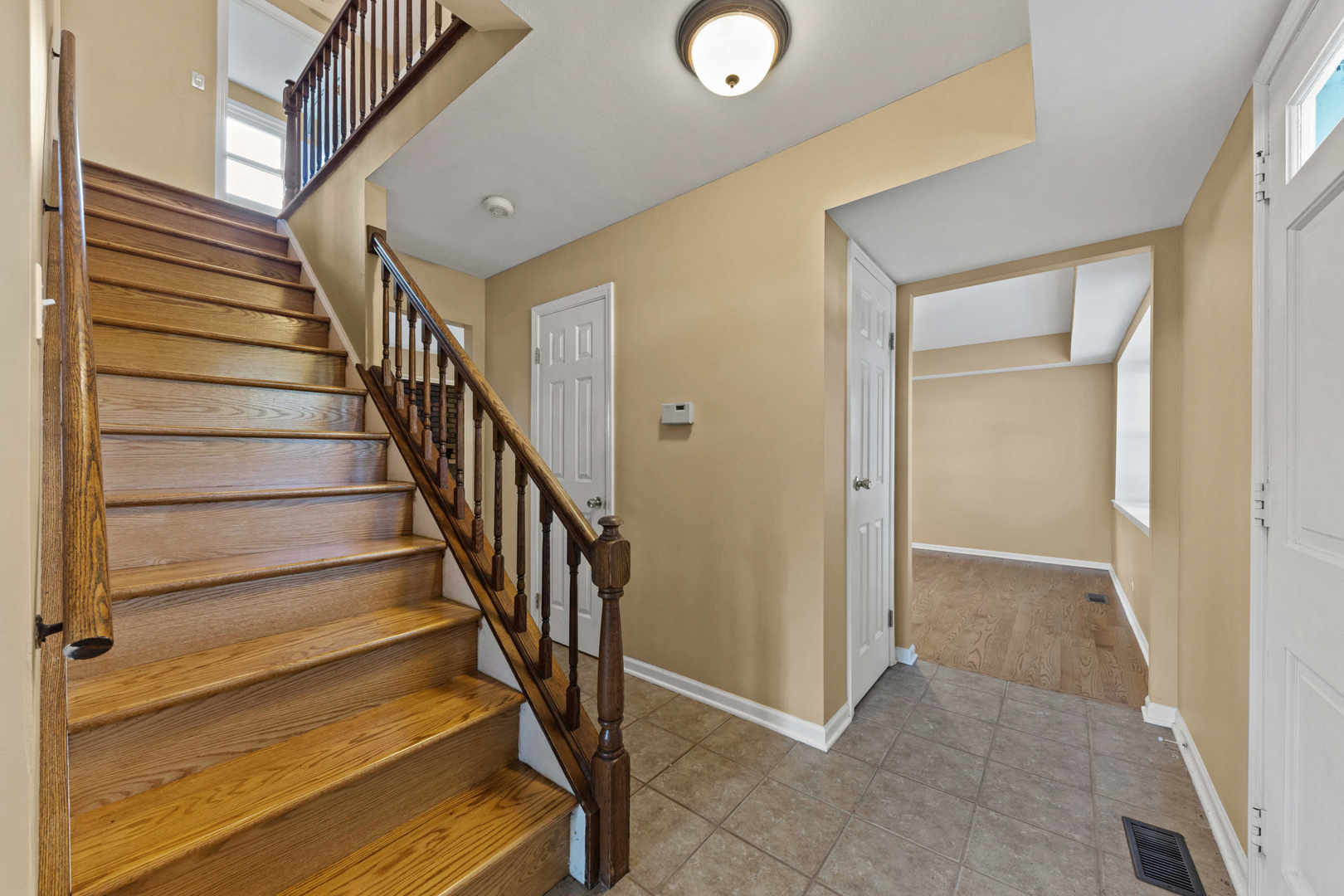 1121 Belmar Lane Buffalo Grove, IL 60089 - Photo 5 of 22 a view of entryway