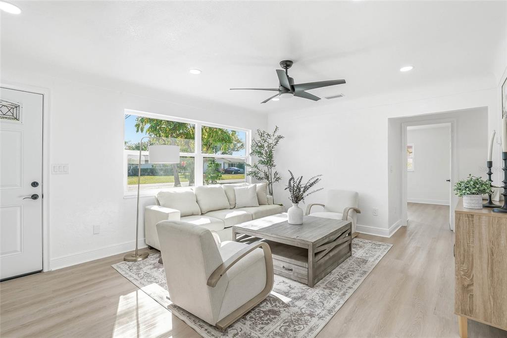 4720 Mohegan Road St. Petersburg, FL 33708 - Photo 4 of 33