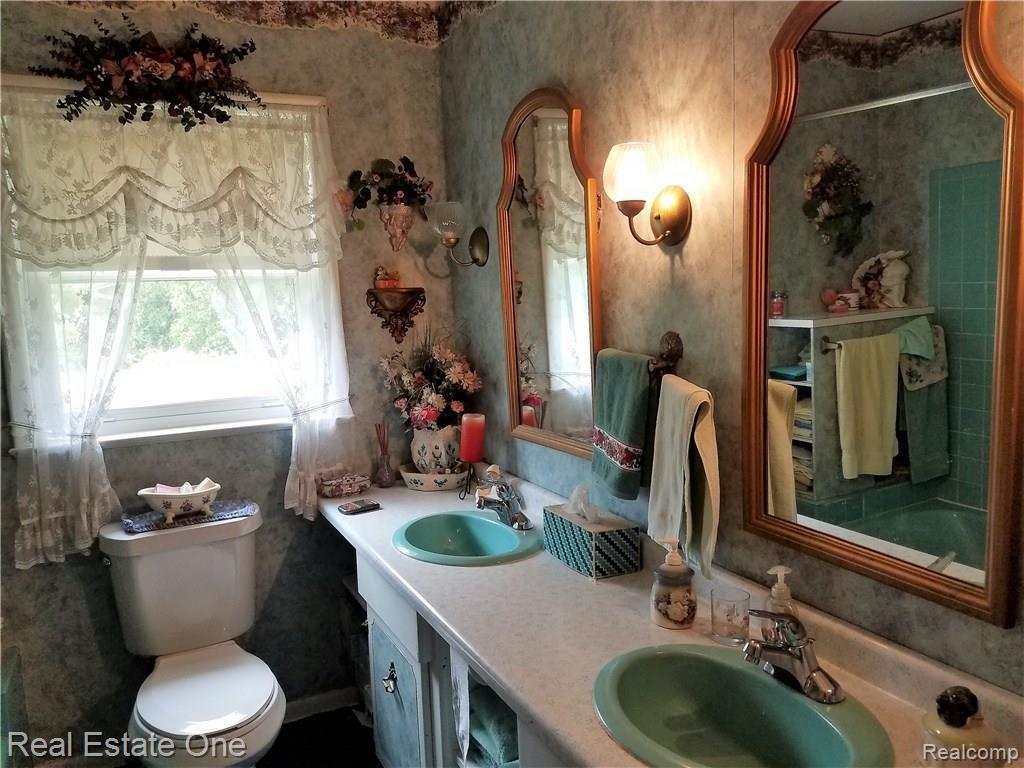 144 Letts Road Oakland, MI 48363 - Photo 9 of 22 20170606_125419 (2).jpg