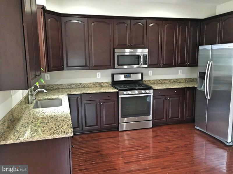 23018 Meadow Mist Road Clarksburg, MD 20871 - Photo 3 of 20 Kitchen