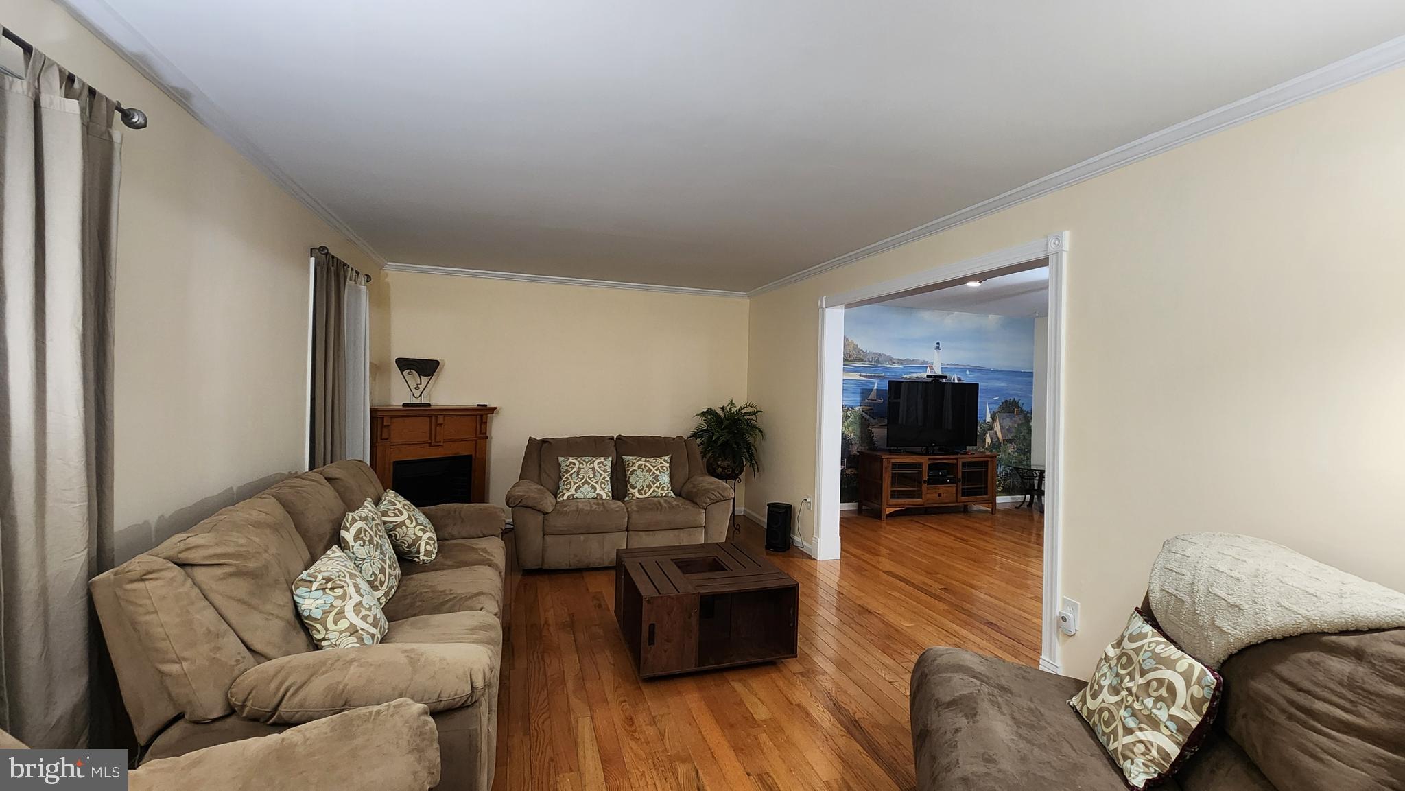46 Currant Drive Newark, DE 19702 - Photo 11 of 47 a living room with furniture and a wooden floor