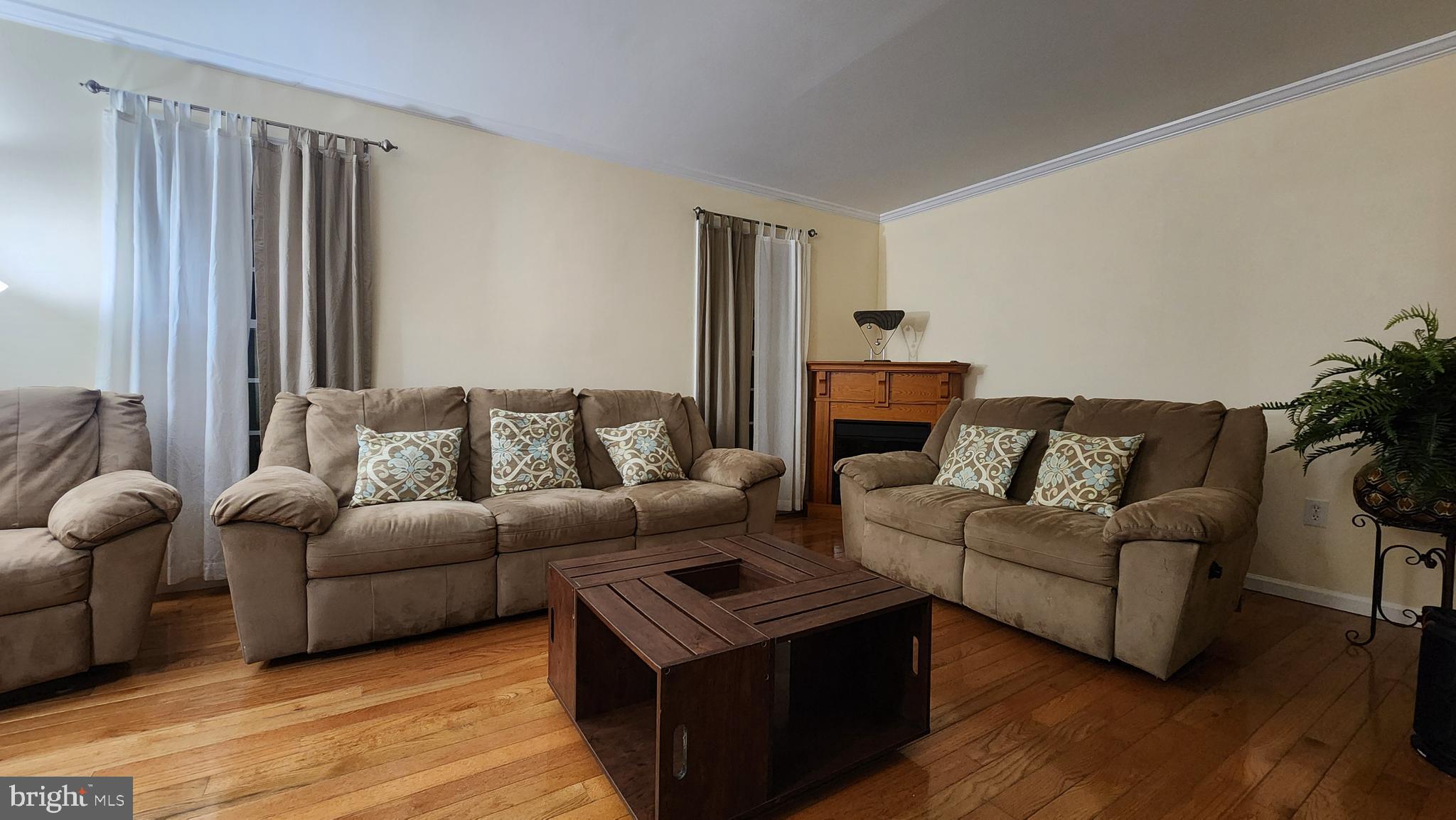 46 Currant Drive Newark, DE 19702 - Photo 12 of 47 a living room with furniture and a couch