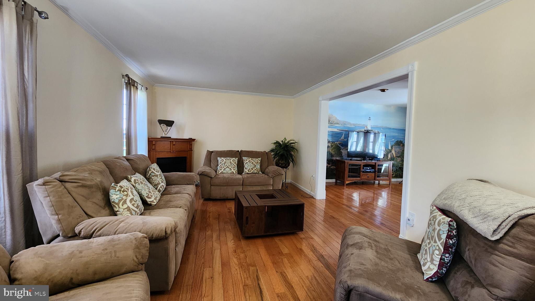 46 Currant Drive Newark, DE 19702 - Photo 13 of 47 a living room with furniture and a wooden floor