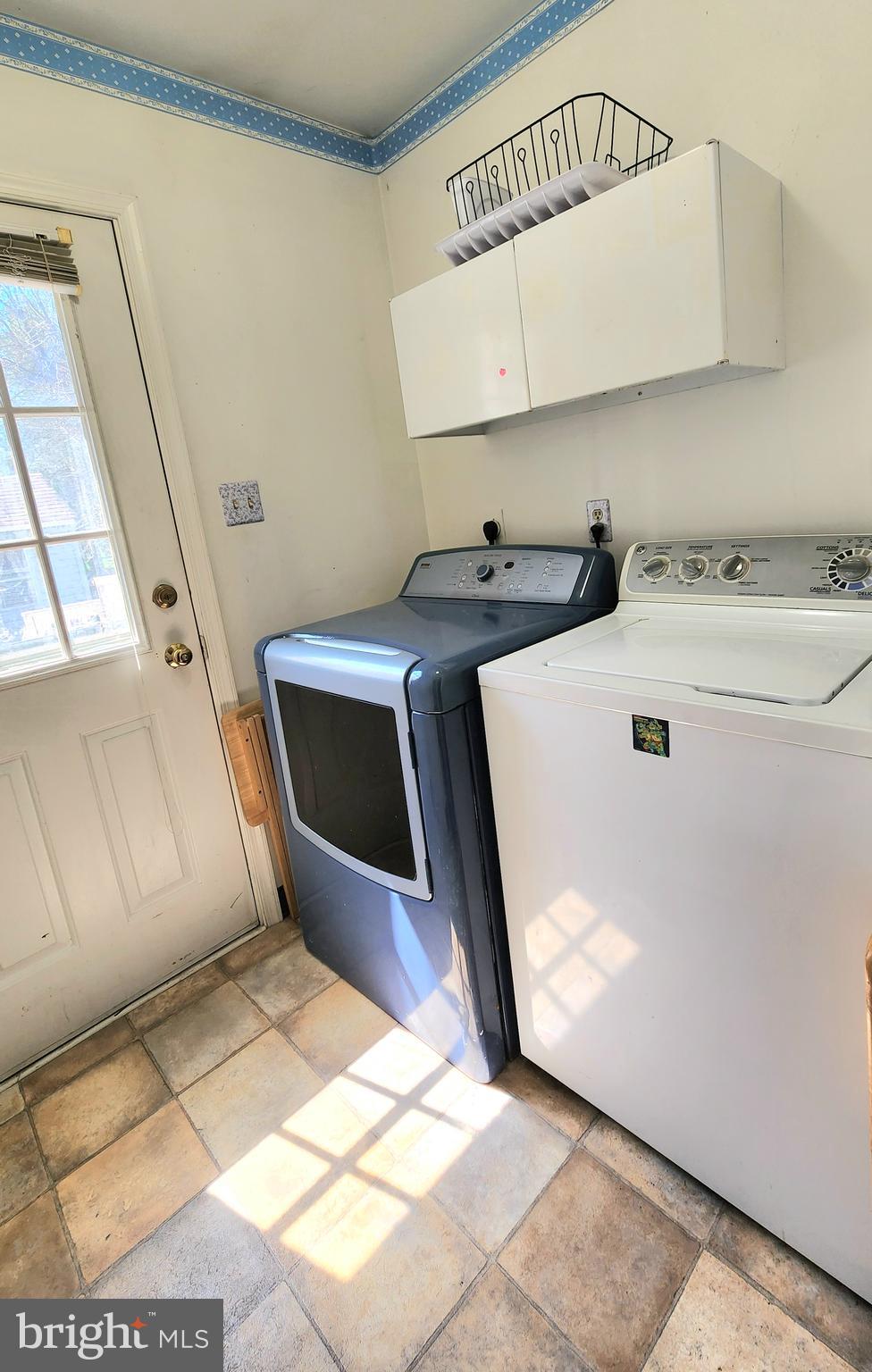 46 Currant Drive Newark, DE 19702 - Photo 23 of 47 a utility room with dryer and washer