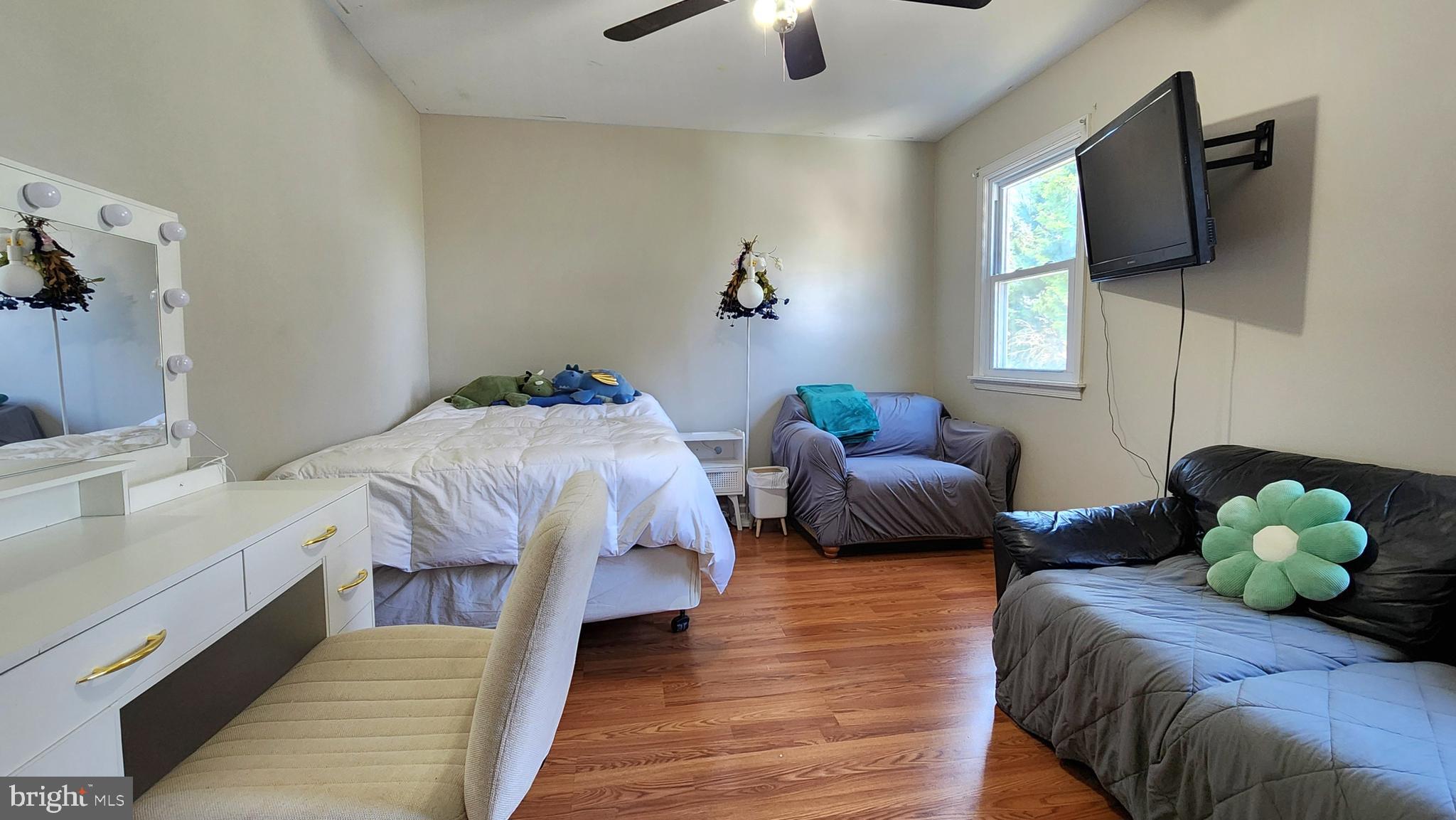 46 Currant Drive Newark, DE 19702 - Photo 38 of 47 a bedroom with a bed and flat screen tv