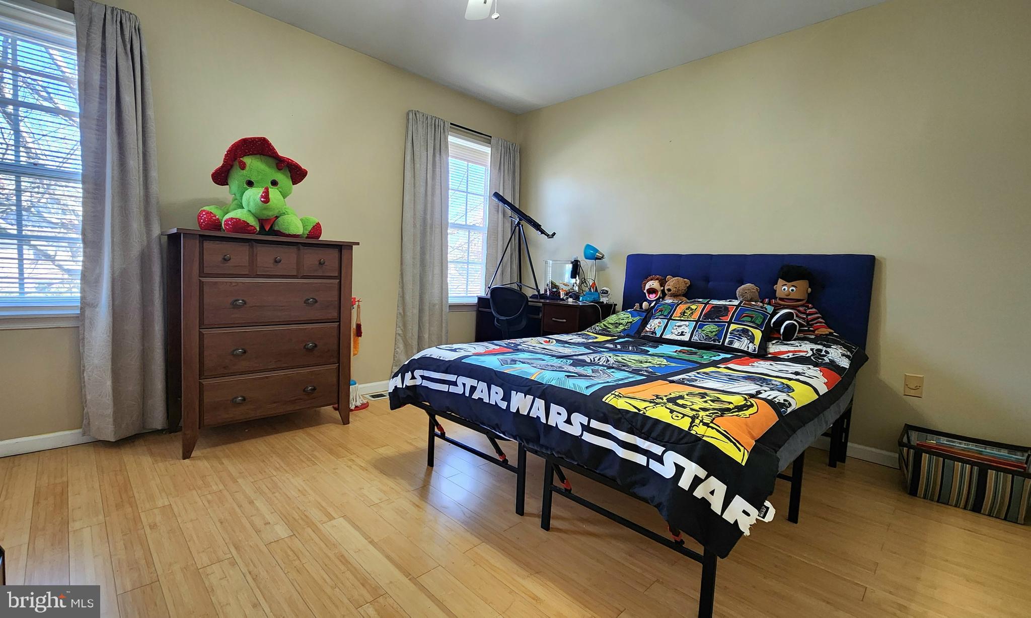 46 Currant Drive Newark, DE 19702 - Photo 42 of 47 a living room with furniture and wooden floor