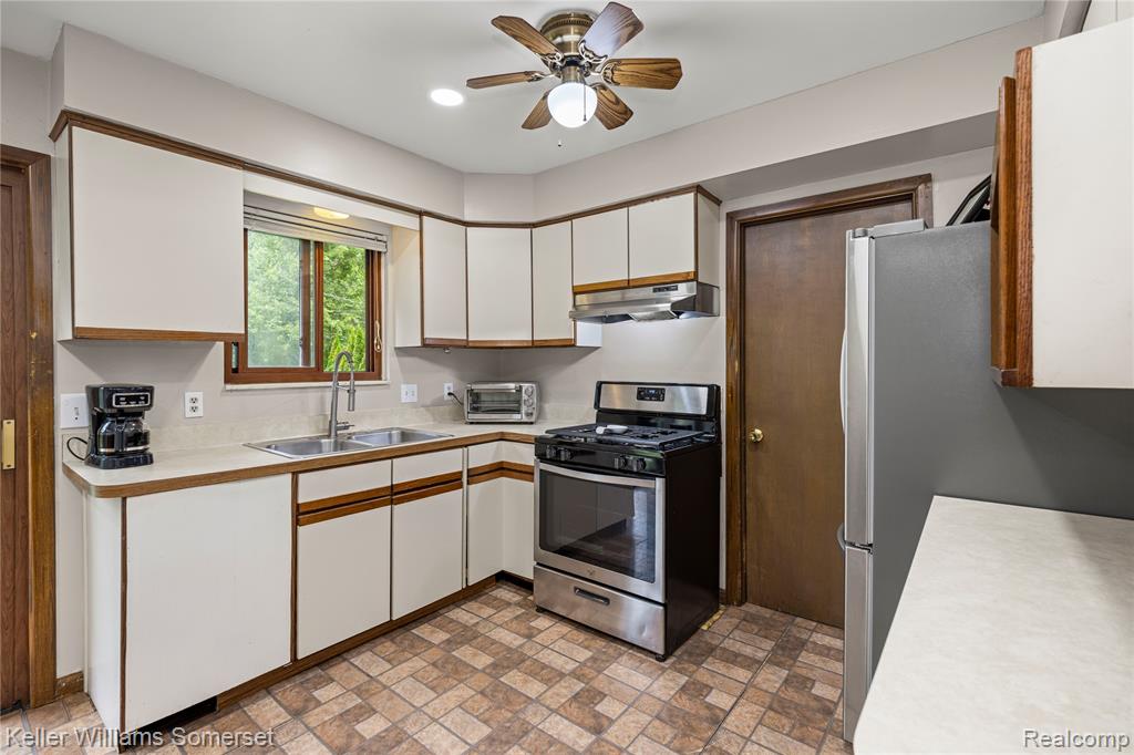 3123 West Utica Road Utica, MI 48317 - Photo 16 of 38 Gallery Image 16