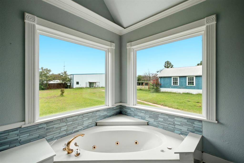 12255 Strittmatter Road Pilot Point, TX 76258 - Photo 17 of 33