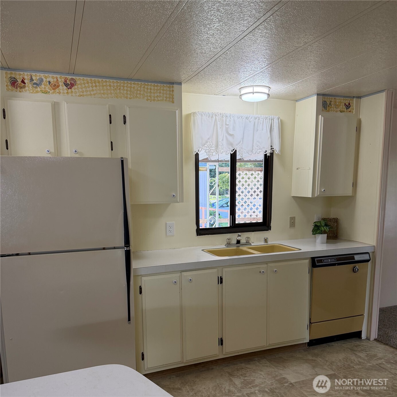 920 Maple Street, Unit 11 Sedro-Woolley, WA 98284 - Photo 3 of 13 a kitchen with a refrigerator a sink and dishwasher