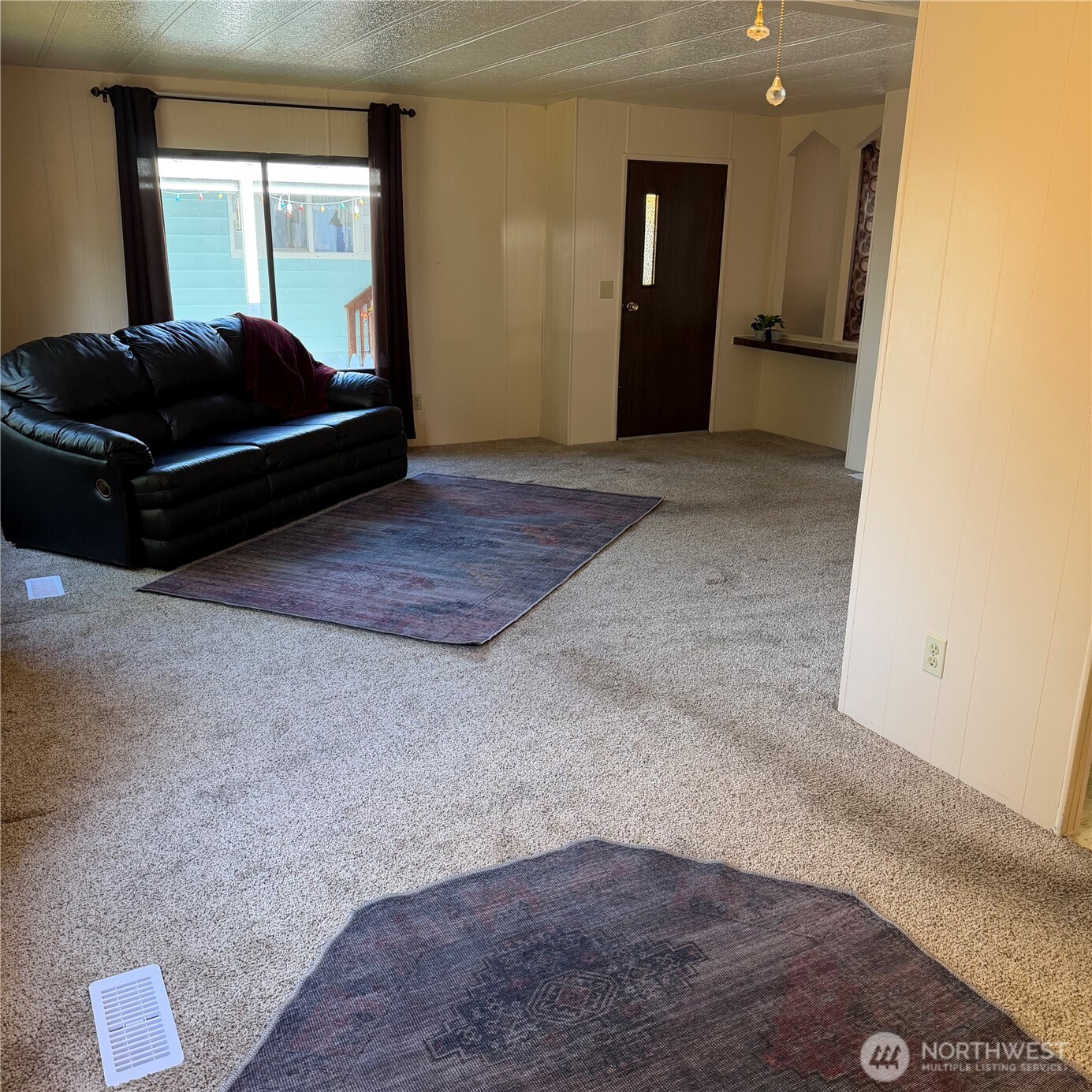 920 Maple Street, Unit 11 Sedro-Woolley, WA 98284 - Photo 5 of 13 a living room with a large bed and a dresser