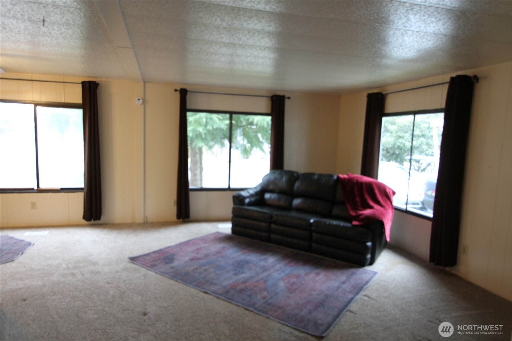 920 Maple Street, Unit 11 Sedro-Woolley, WA 98284 - Photo 7 of 13 a living room with furniture and a large window