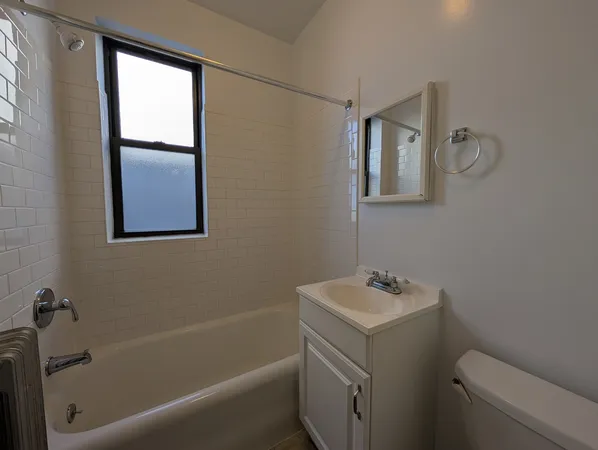 $1,275 | 1742 North Humboldt Boulevard, Unit 410, Chicago, IL 60647