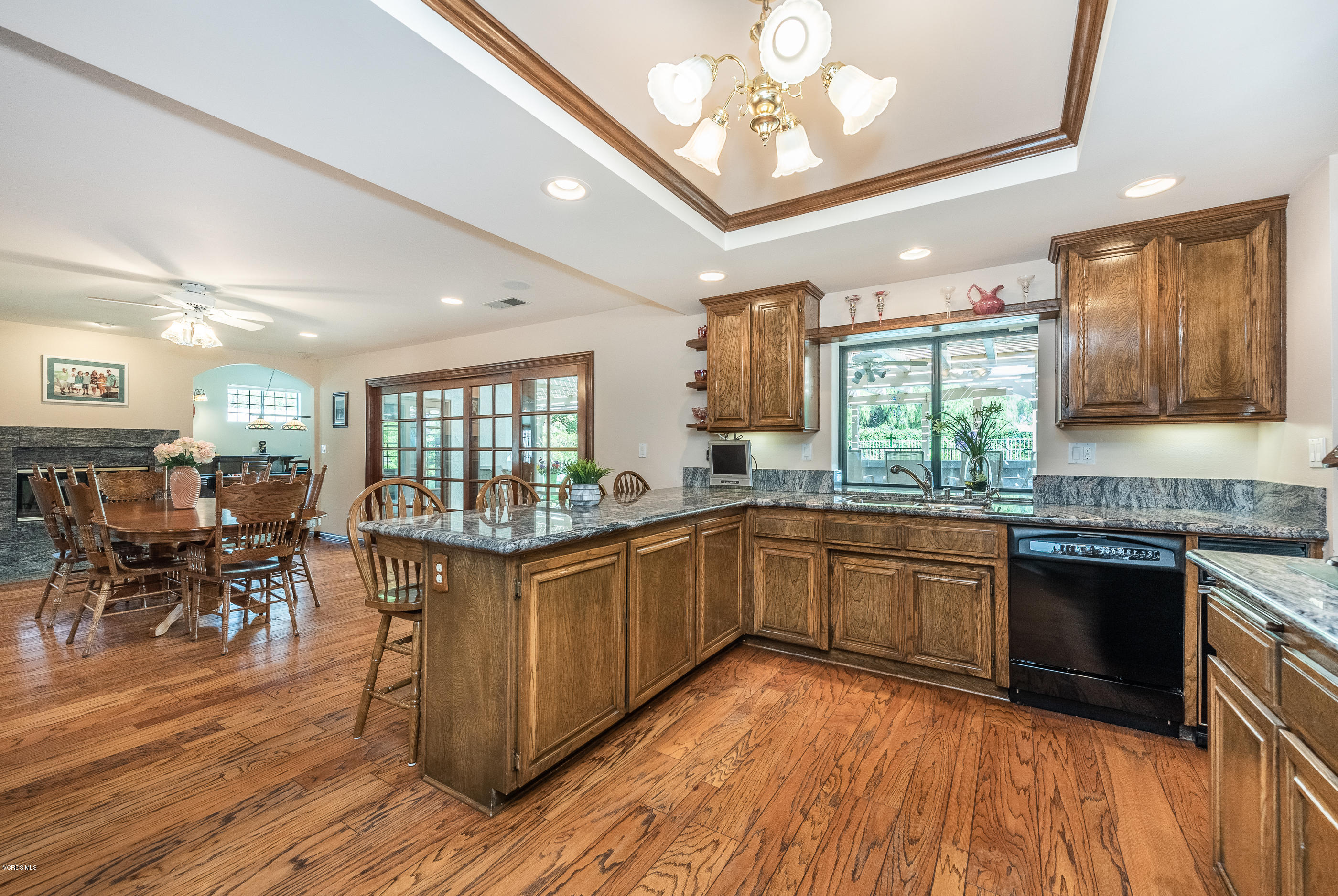 191 Stonebrook Street Simi Valley, CA 93065 - Photo 11 of 77 191 Stonebrook St-13