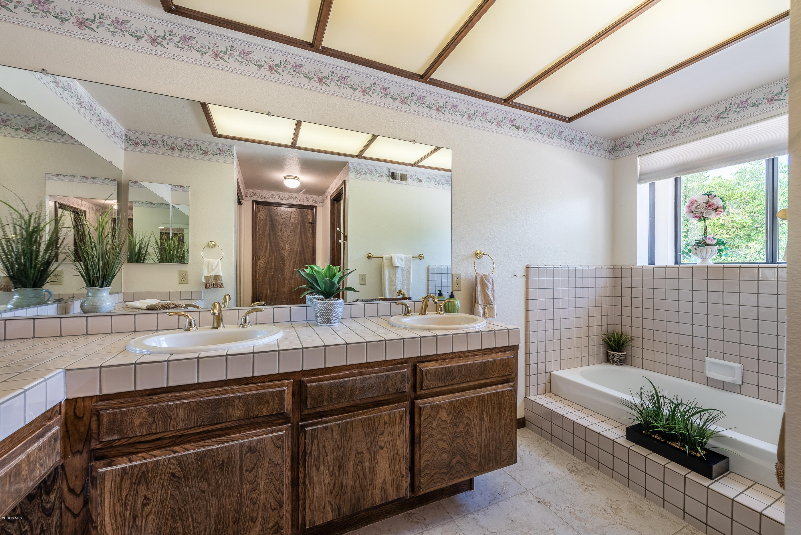 191 Stonebrook Street Simi Valley, CA 93065 - Photo 36 of 77 191 Stonebrook St-42