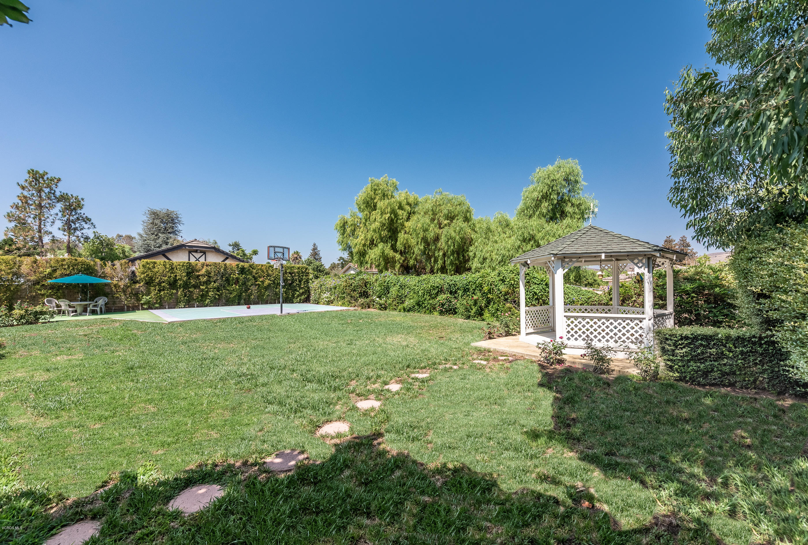 191 Stonebrook Street Simi Valley, CA 93065 - Photo 48 of 77 191 Stonebrook St-56