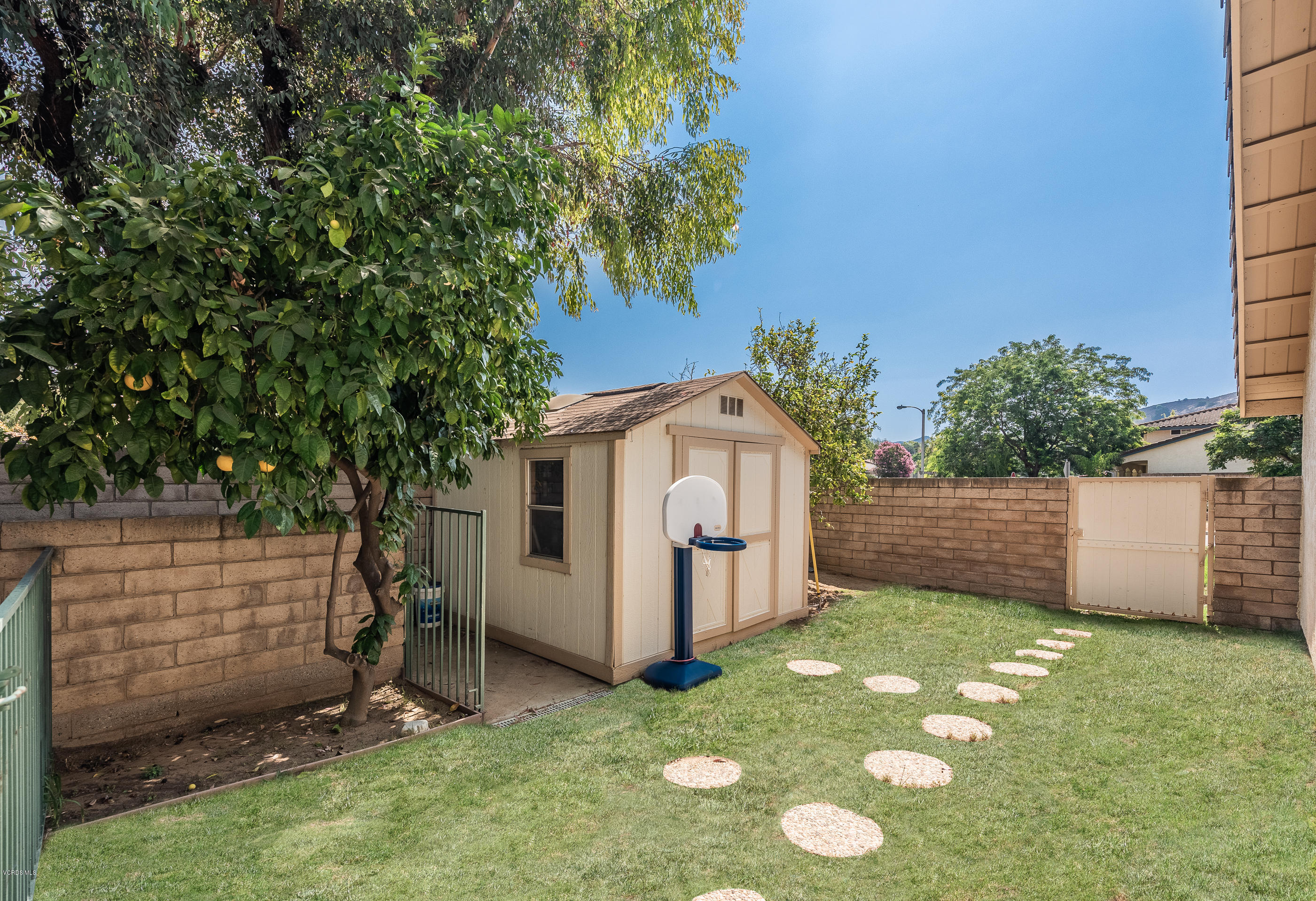 191 Stonebrook Street Simi Valley, CA 93065 - Photo 53 of 77 191 Stonebrook St-63