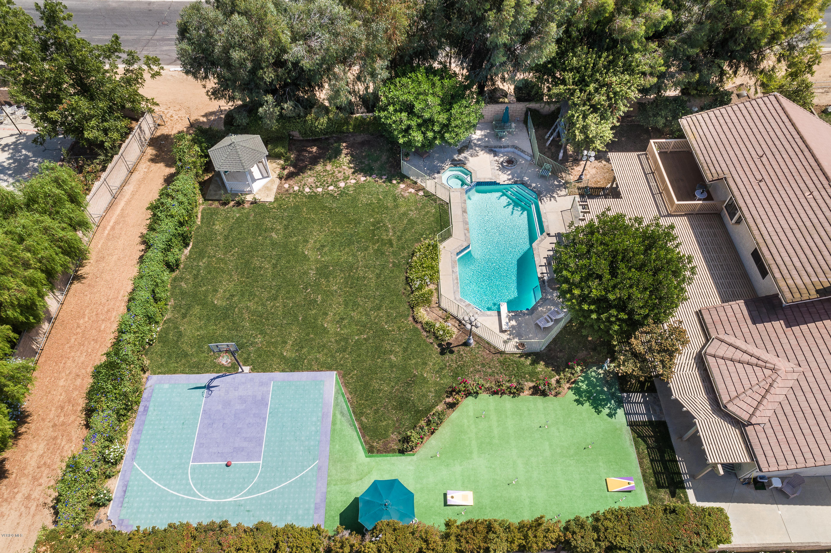 191 Stonebrook Street Simi Valley, CA 93065 - Photo 63 of 77 191 Stonebrook St-72
