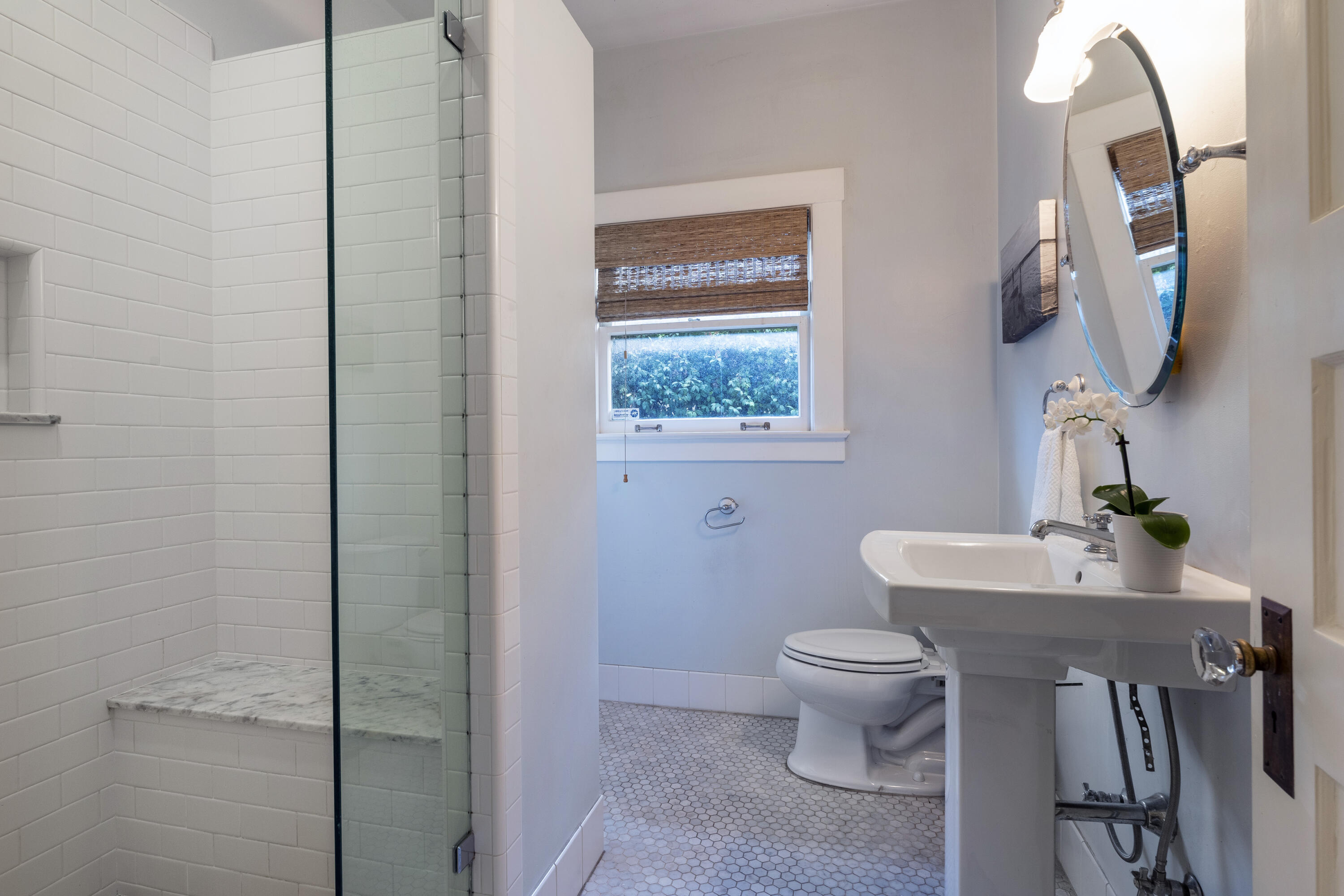 1435 Olive Street Santa Barbara, CA 93101 - Photo 13 of 29 Main level full bath