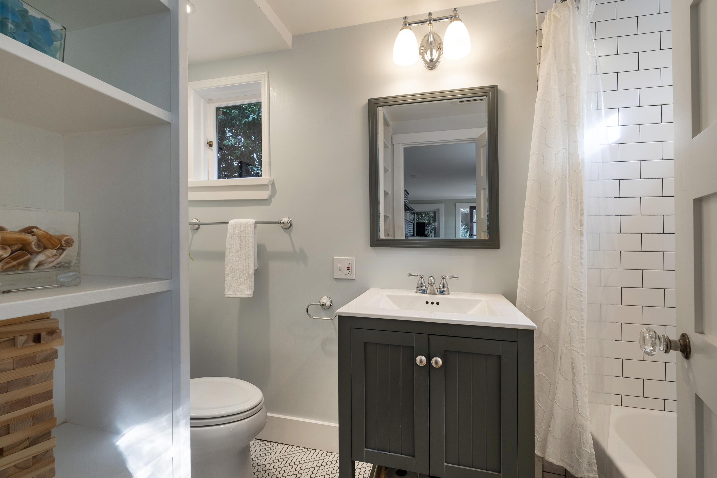 1435 Olive Street Santa Barbara, CA 93101 - Photo 17 of 29 Lower Full Bath