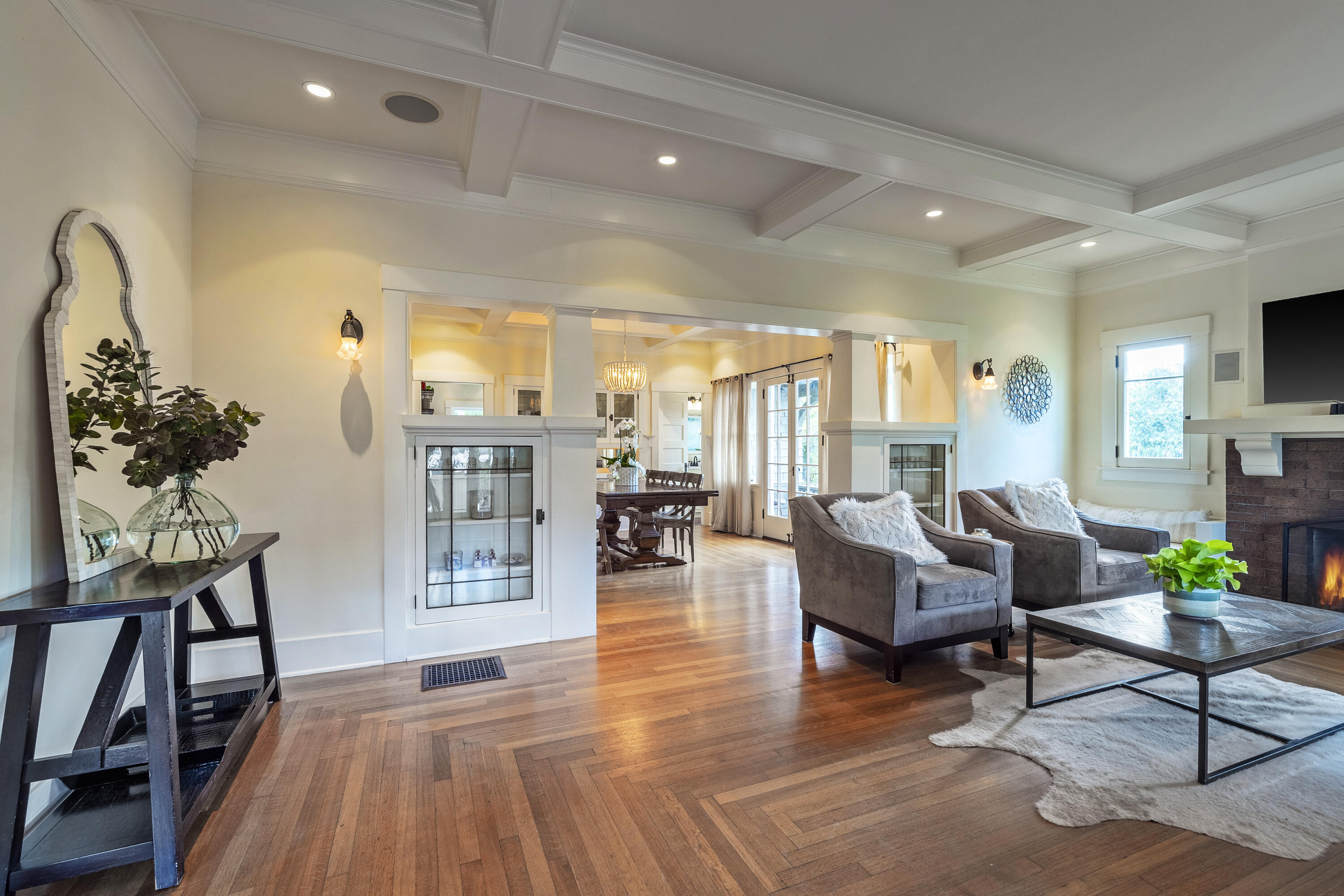 1435 Olive Street Santa Barbara, CA 93101 - Photo 3 of 29 Living & Dining rooms