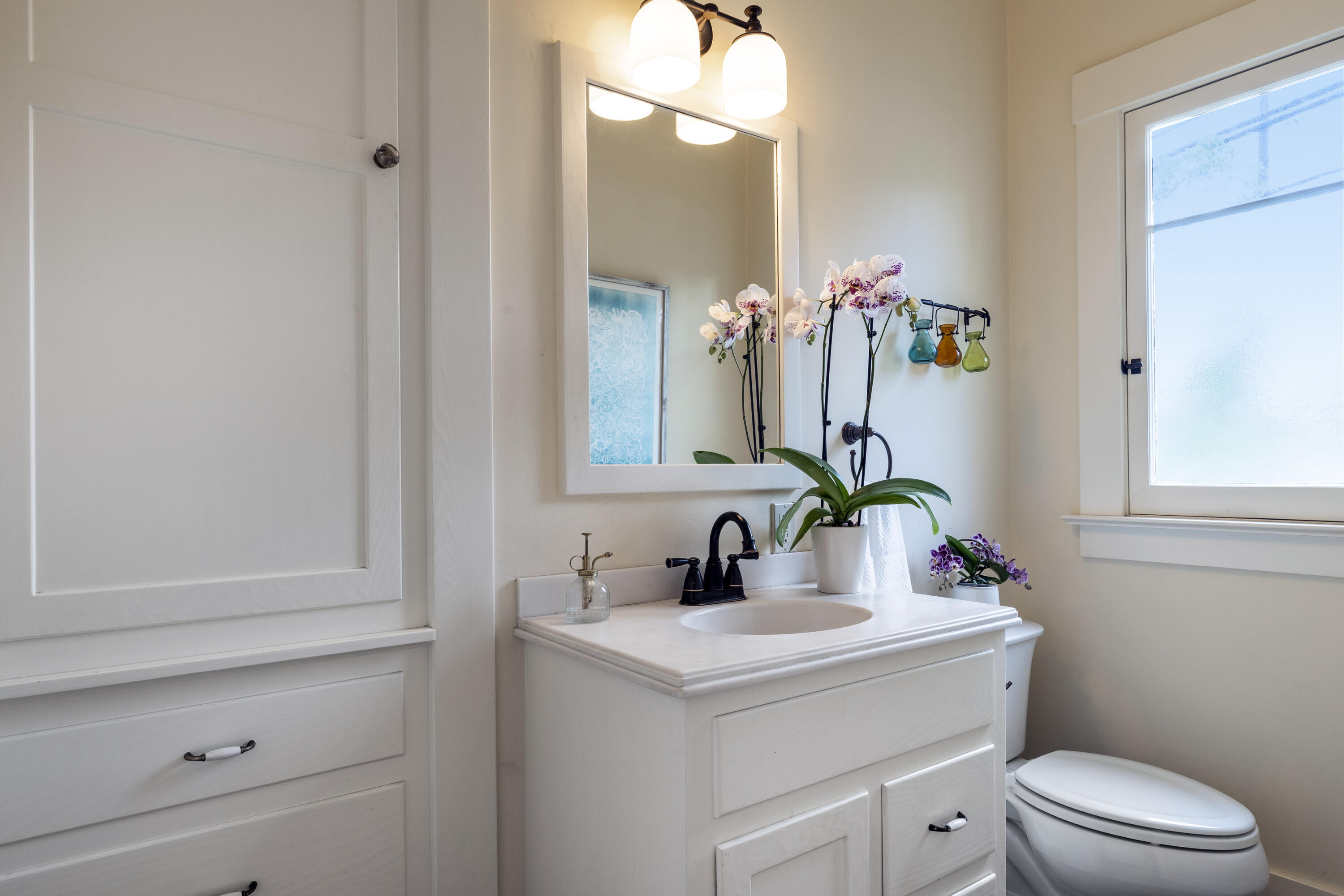 1435 Olive Street Santa Barbara, CA 93101 - Photo 7 of 29 Main level half bath