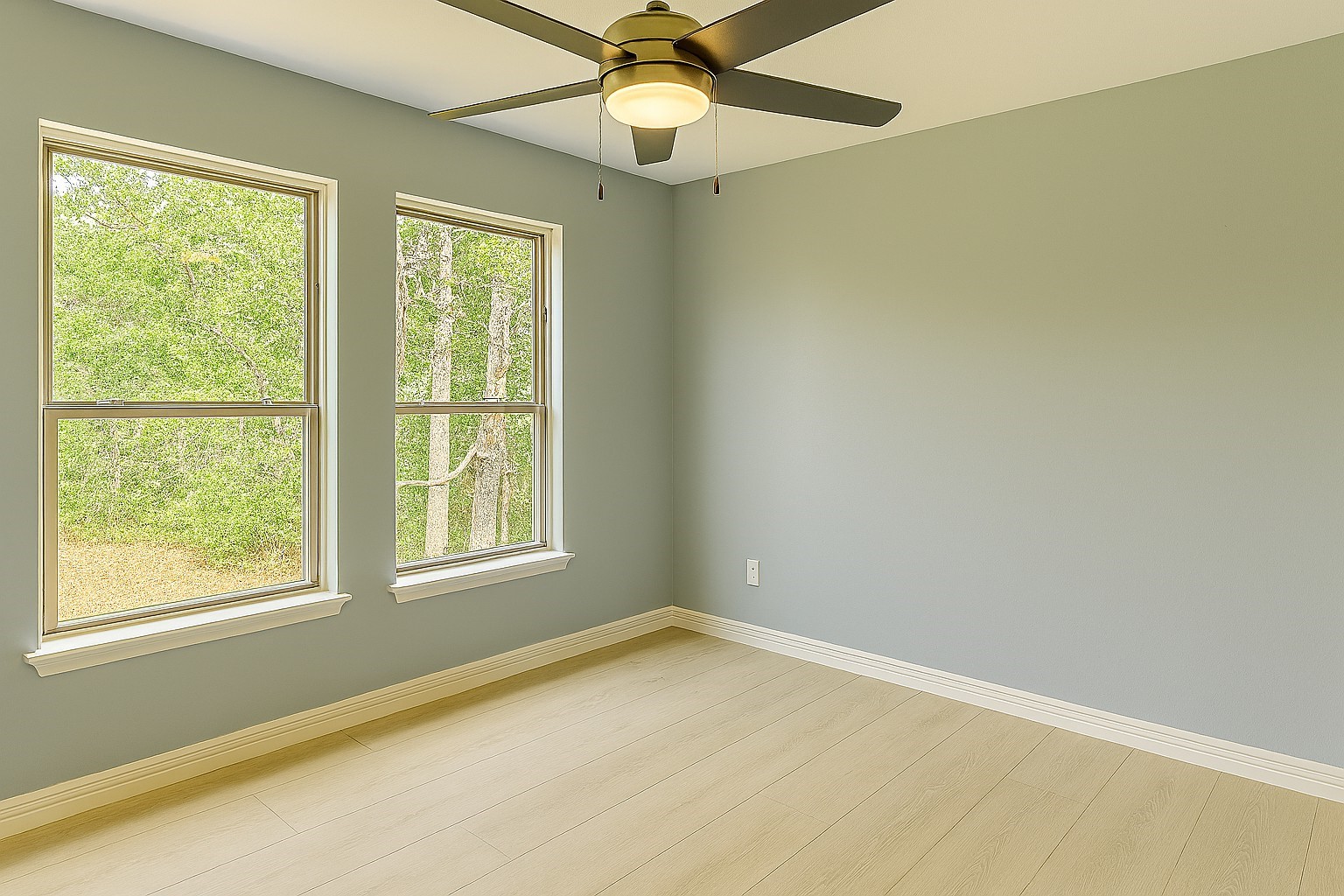 2 Mace Street Conroe, TX 77303 - Photo 12 of 24 Well-appointed primary retreat offering comfort and privacy, conveniently located on the main level.