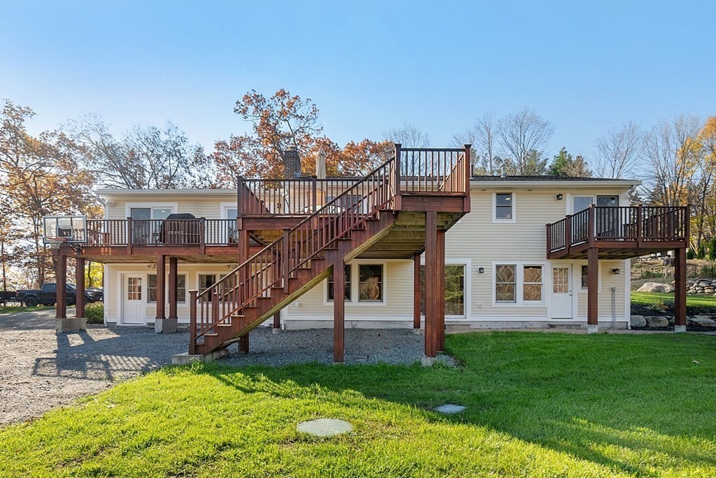 64 Wenham Road Topsfield, MA 01983 - Photo 4 of 42 Gallery Image 4