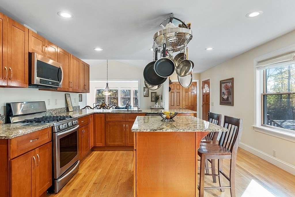 64 Wenham Road Topsfield, MA 01983 - Photo 7 of 42 Gallery Image 7