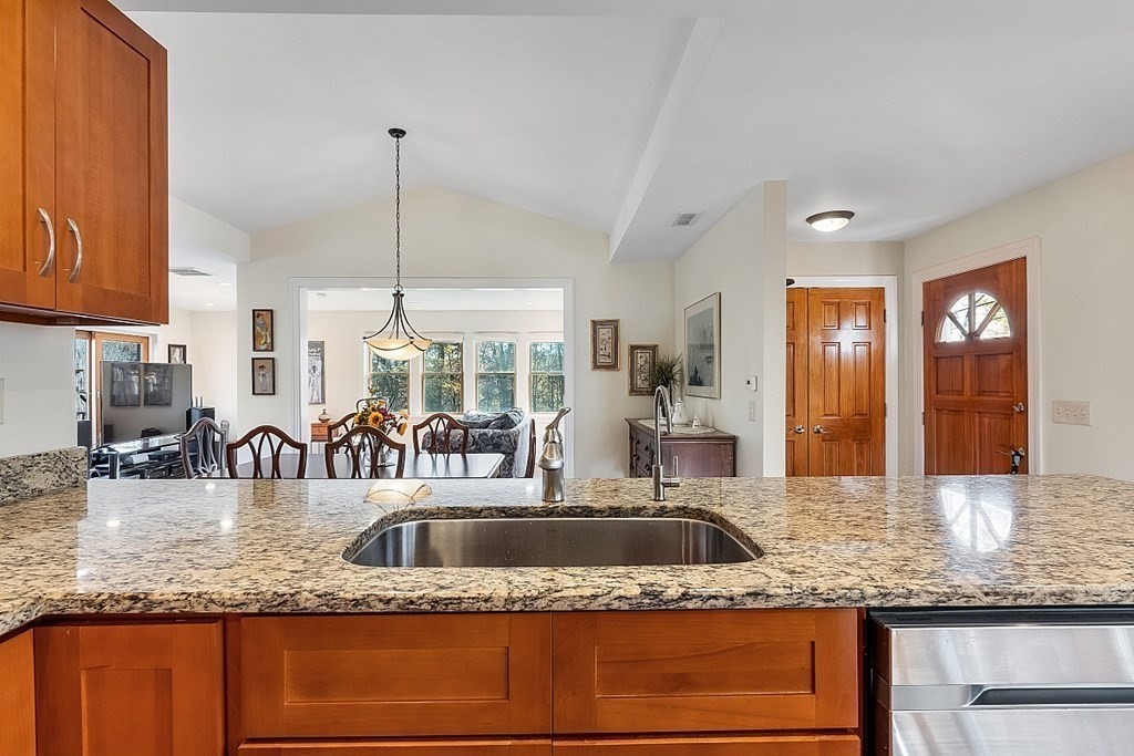 64 Wenham Road Topsfield, MA 01983 - Photo 10 of 42 Gallery Image 10