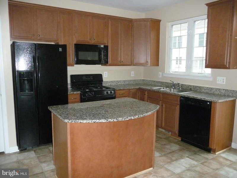 25003 Riding Center Drive Chantilly, VA 20152 - Photo 4 of 26 Kitchen