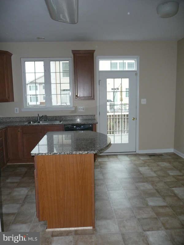 25003 Riding Center Drive Chantilly, VA 20152 - Photo 5 of 26 Kitchen