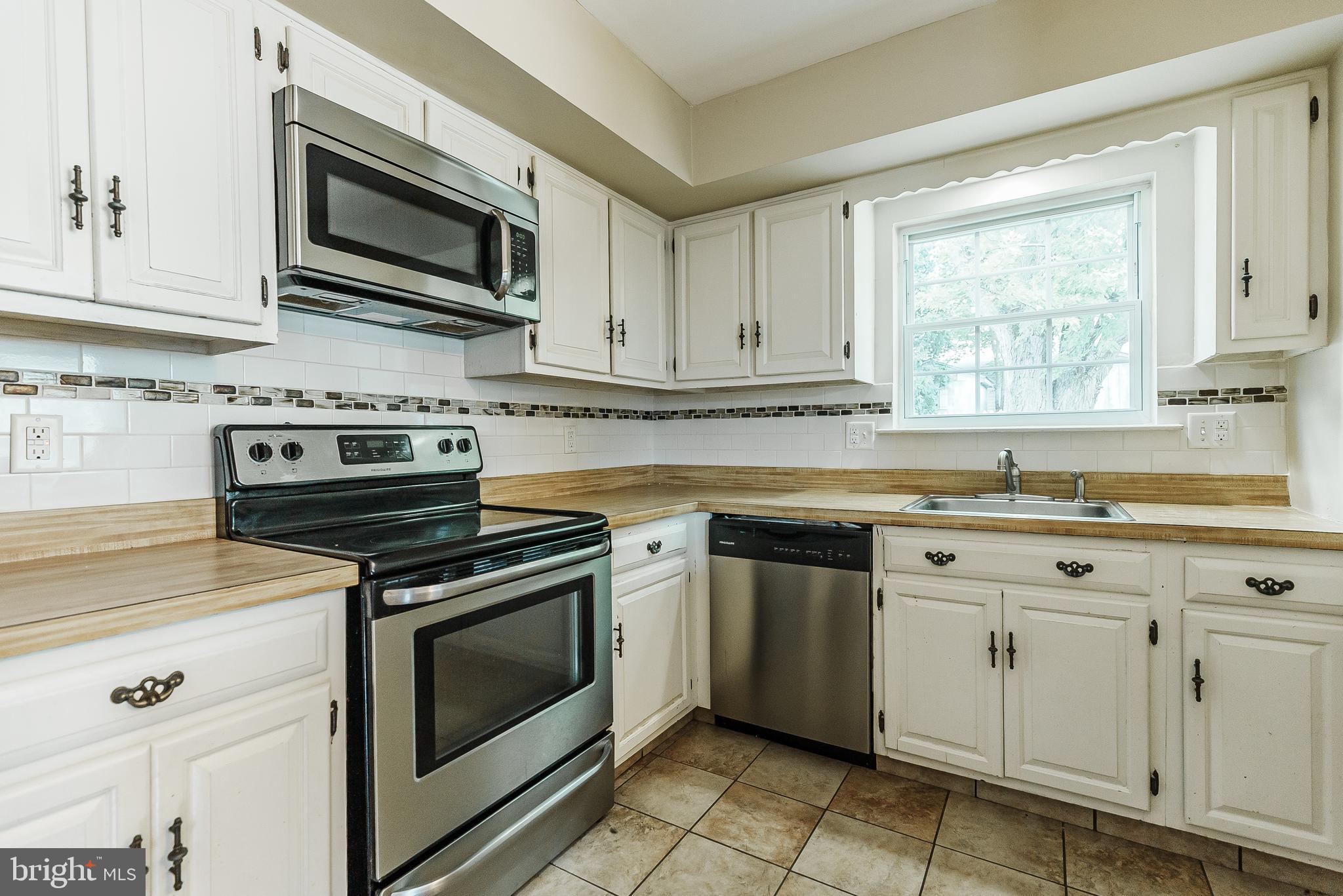 146 Kulp Road Harleysville, PA 19438 - Photo 3 of 16 KITCHEN