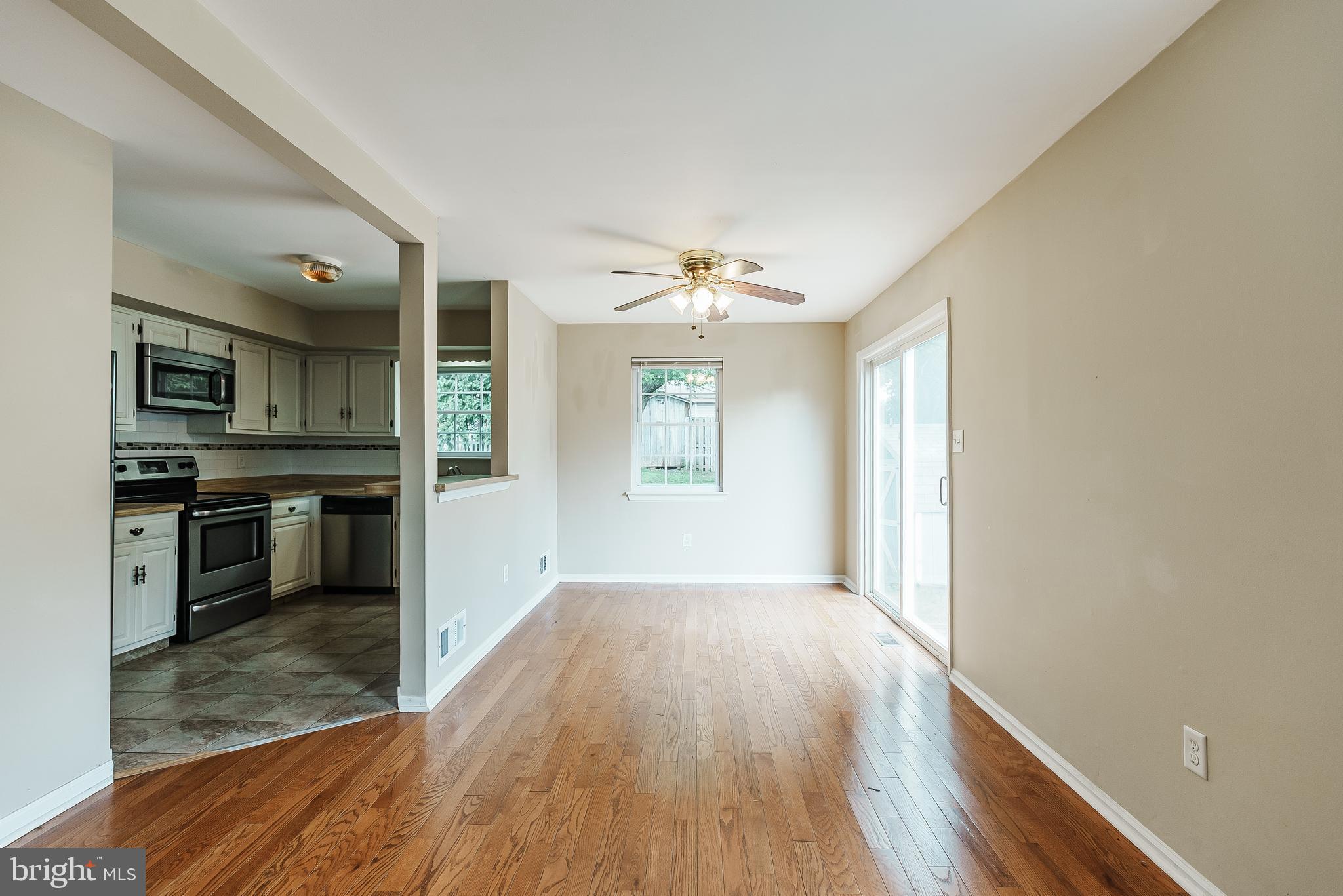 146 Kulp Road Harleysville, PA 19438 - Photo 5 of 16 DINING ROOM / KITCHEN