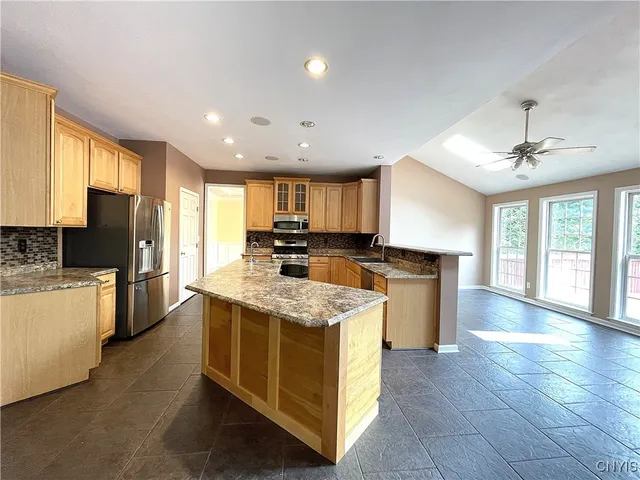 $999,998 | 7638 Haylage Circle, Lysander, NY 13027