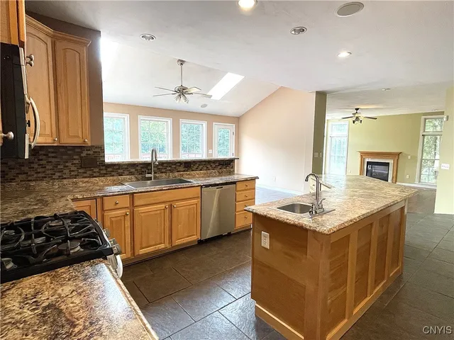 $999,998 | 7638 Haylage Circle, Lysander, NY 13027